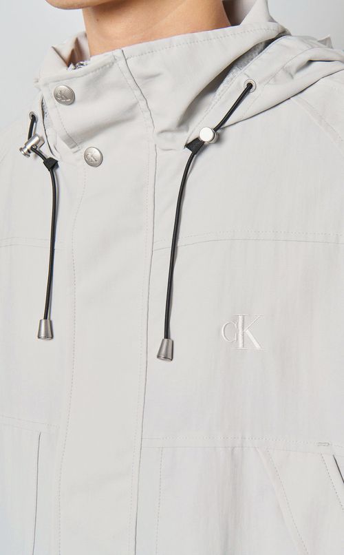 テクニカルウインドブレーカー