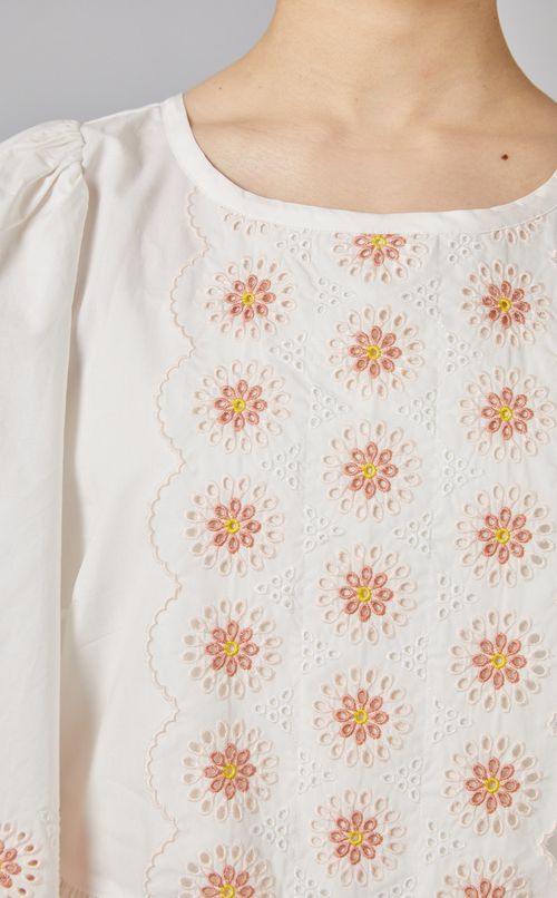 エンブロイダリーワンピース