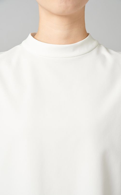 スクエアカットブラウス