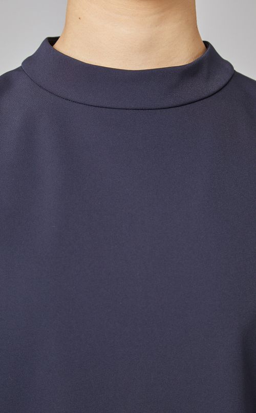 スクエアカットブラウス