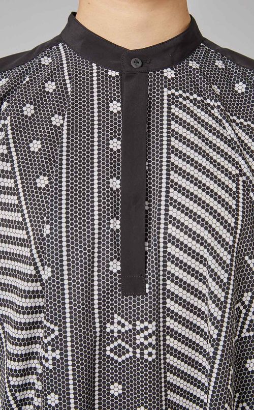 タイルプリントフレアードレス