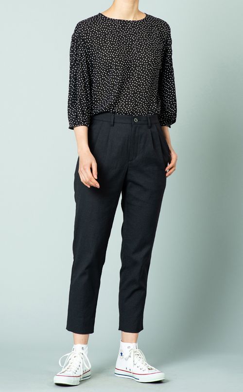 ランダムドットブラウス