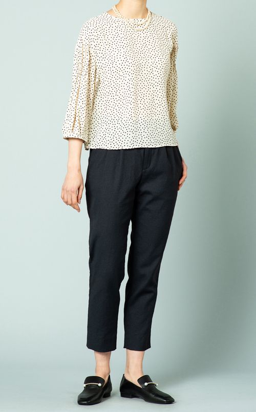 テーパードパンツ