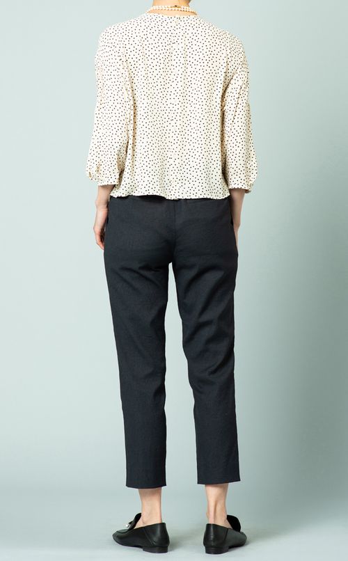 テーパードパンツ