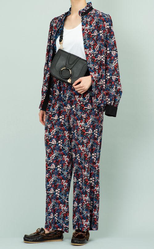 フラワープリントハイネックブラウス