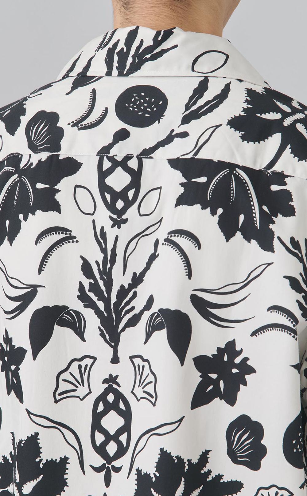 ボタニカル柄ショートスリーブシャツ