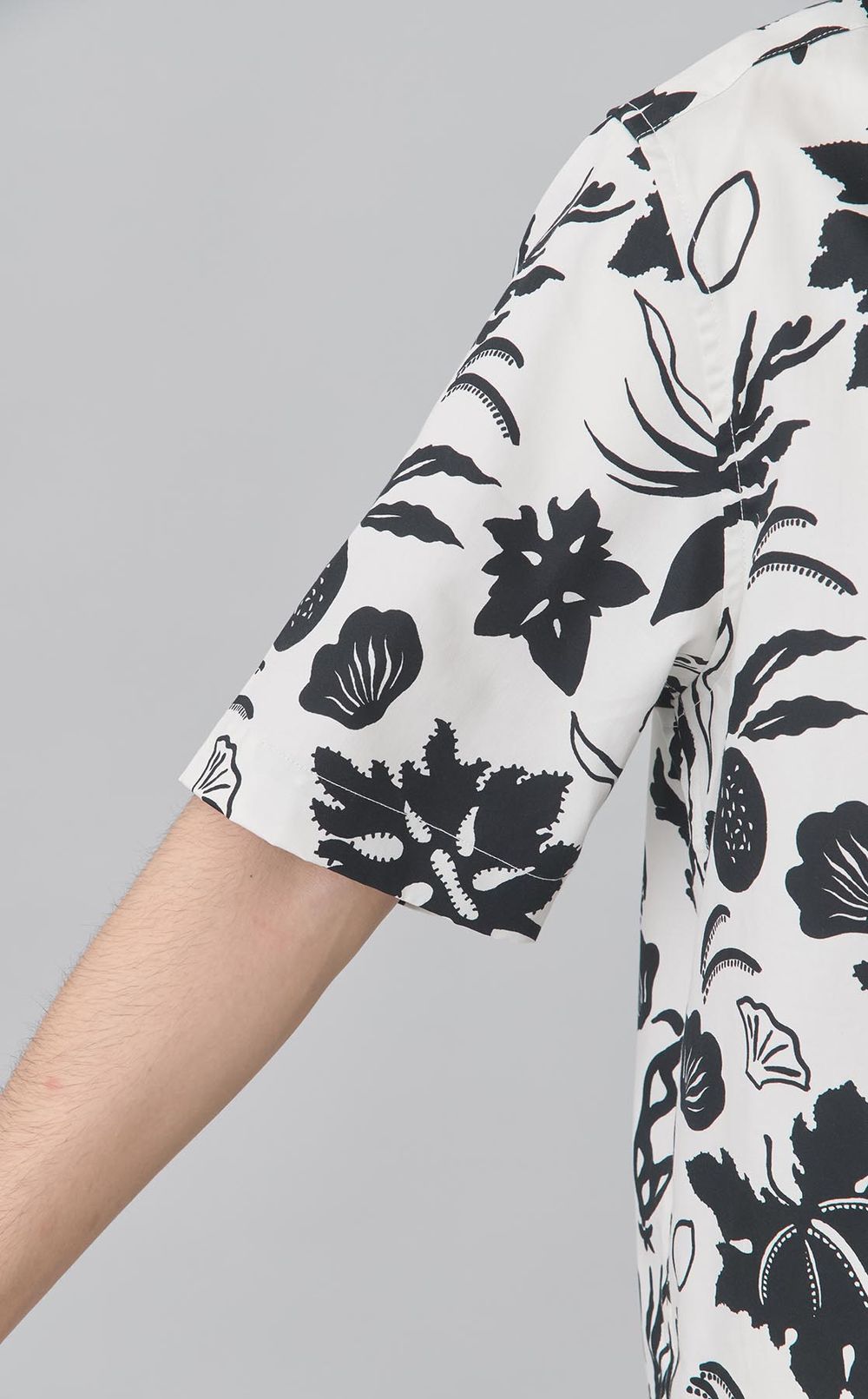 ボタニカル柄ショートスリーブシャツ