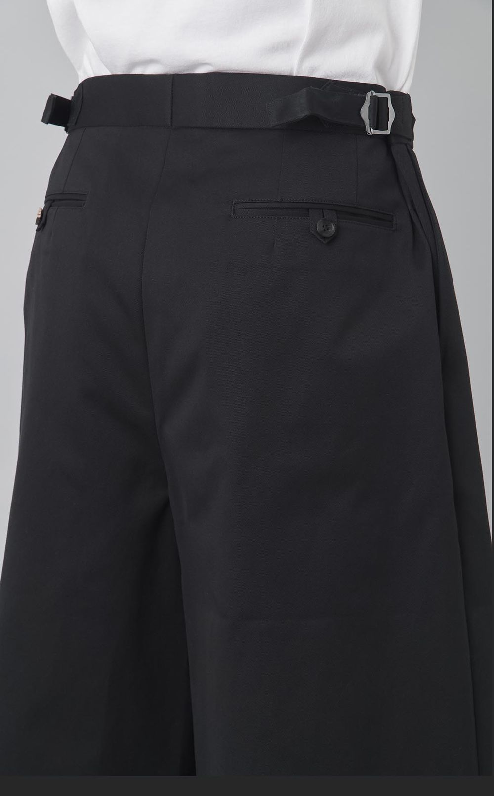 2タッククロップドトラウザー