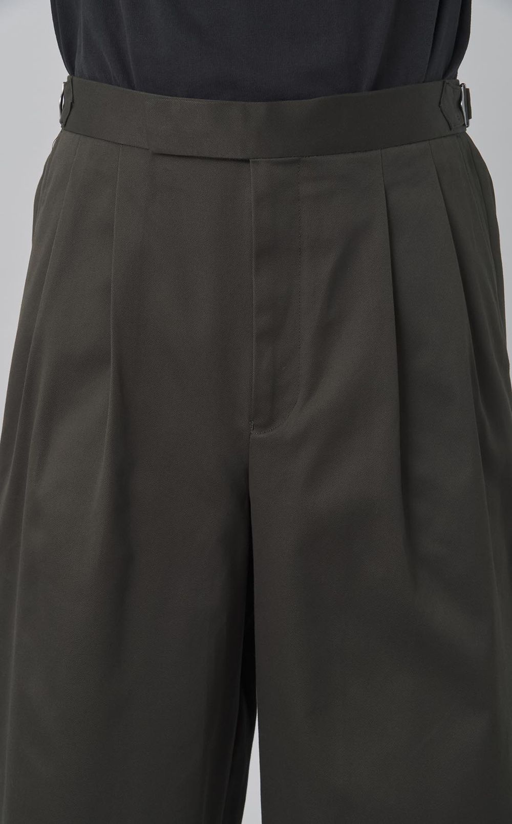 2タッククロップドトラウザー