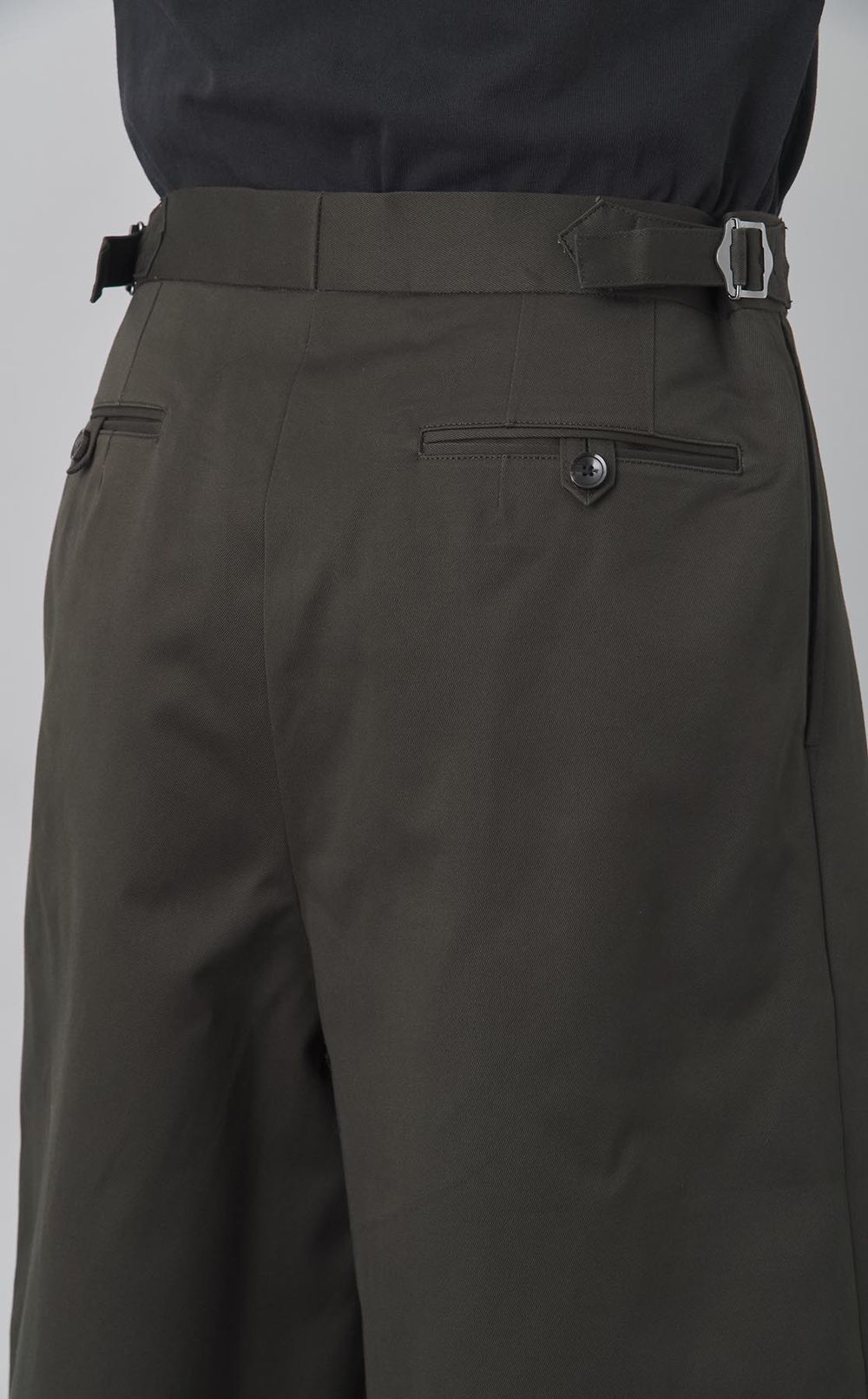 2タッククロップドトラウザー