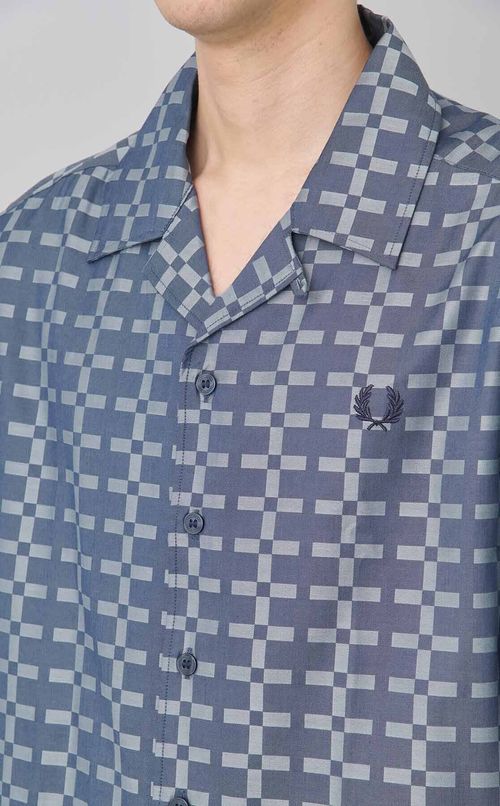 ジオメトリックプリントシャツ