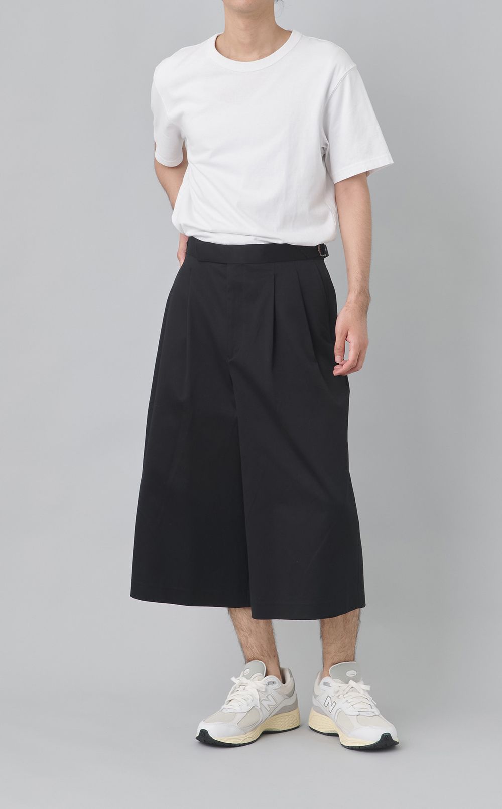 2タッククロップドトラウザー