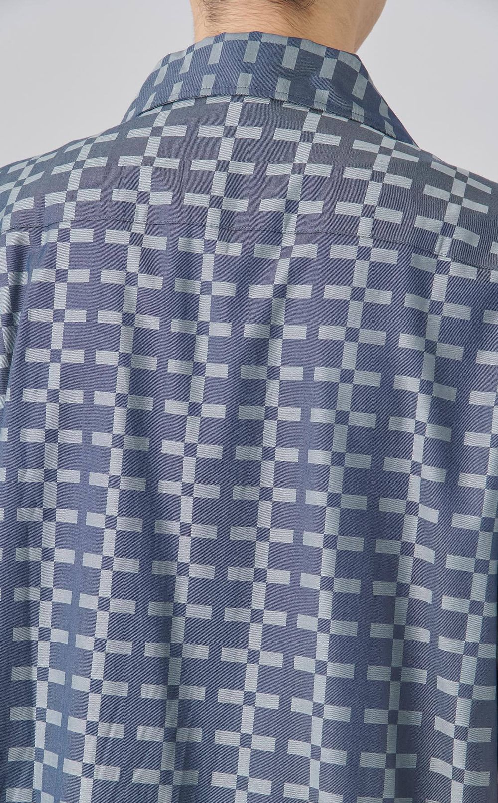 ジオメトリックプリントシャツ