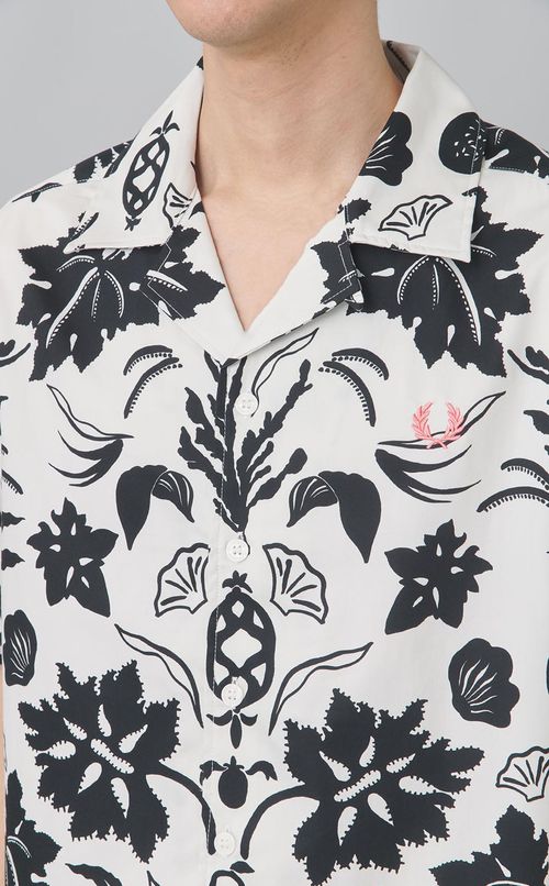 ボタニカル柄ショートスリーブシャツ