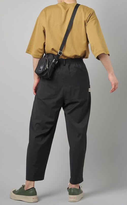 クロスボディポーチ