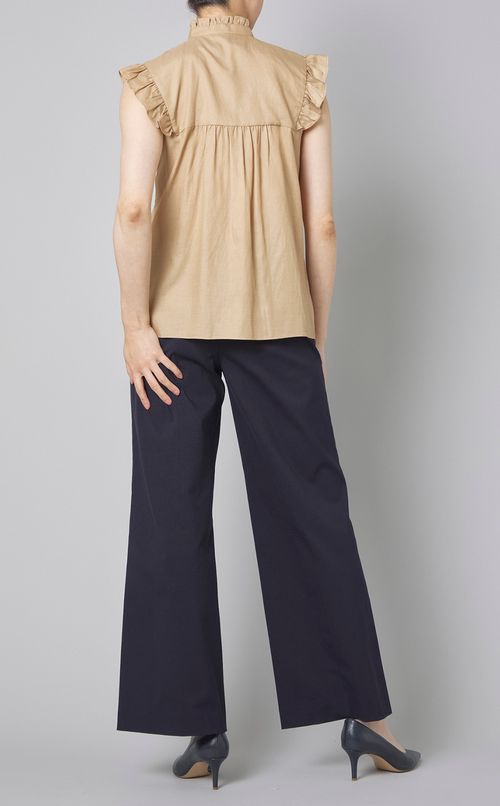 フリルノースリーブブラウス