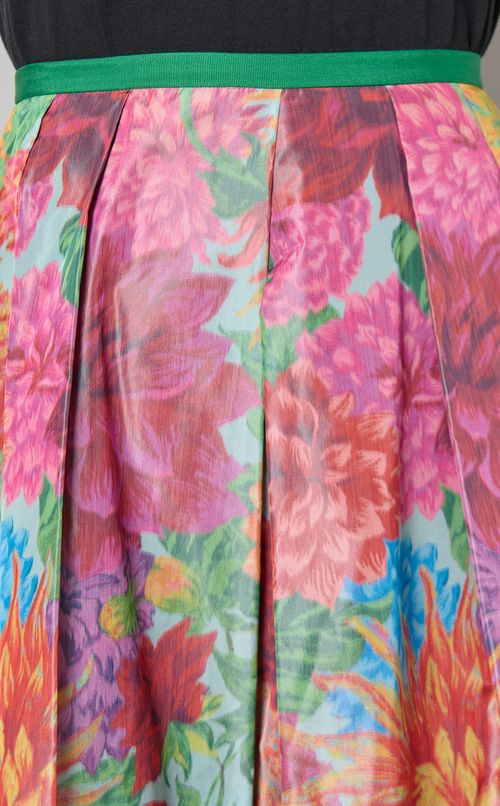 フラワータックフレアスカート