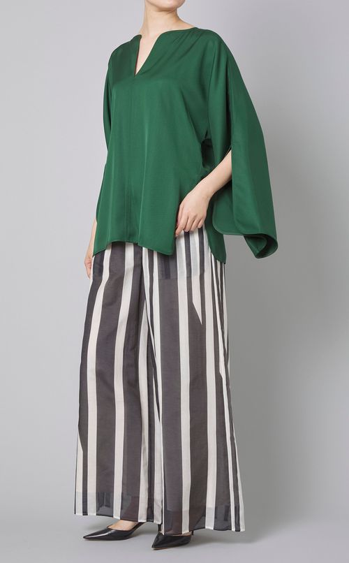 キーネックプルオーバーブラウス