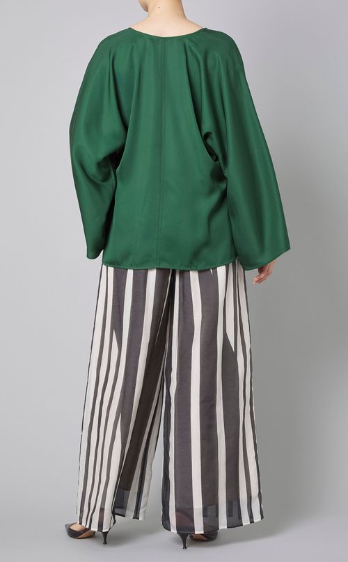 キーネックプルオーバーブラウス