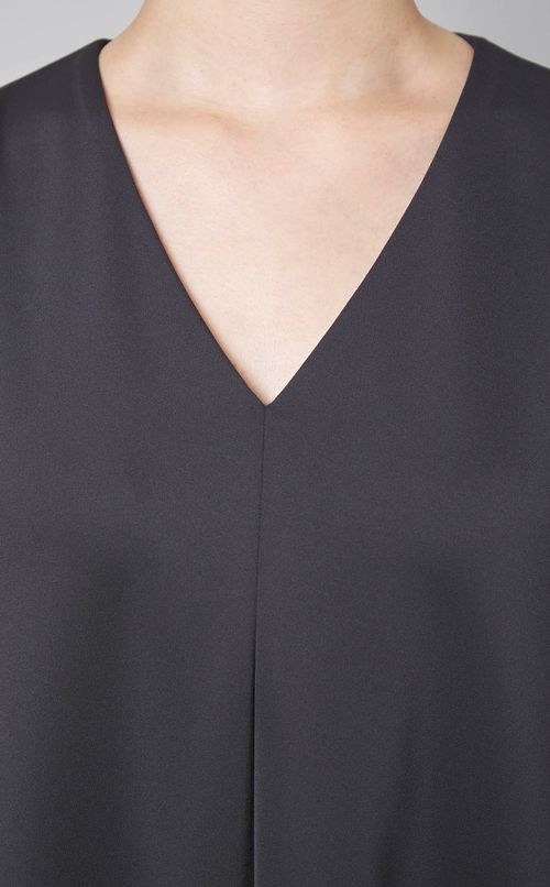 ダンボールVネックフレアワンピース