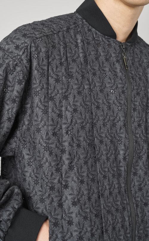 エンブロイダリーブルゾン