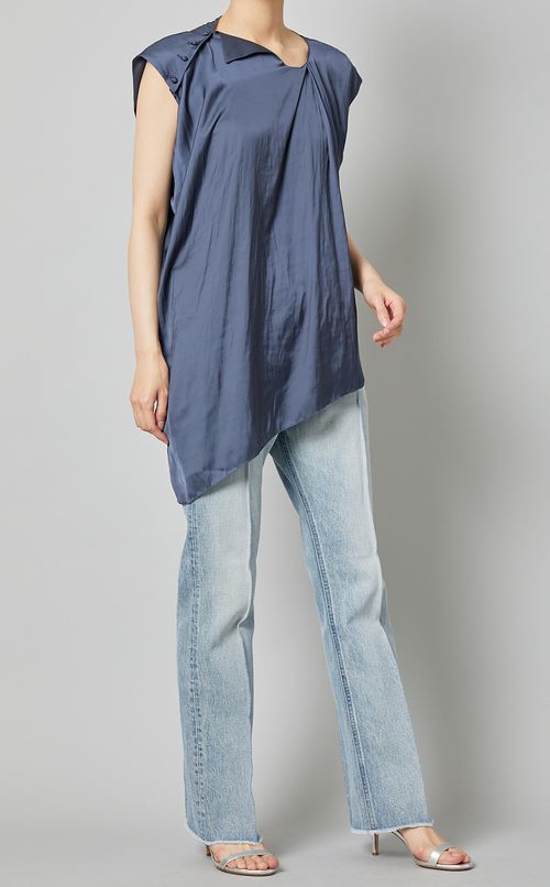 アシンメトリースリーブレスブラウス