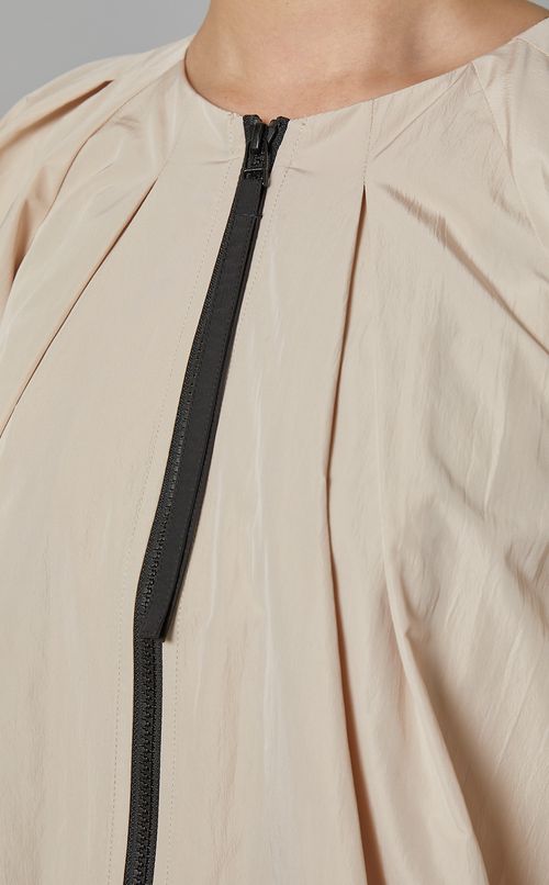 ボリュームギャザーノーカラーブルゾン