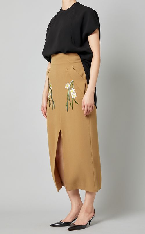 くるみボタンブラウス