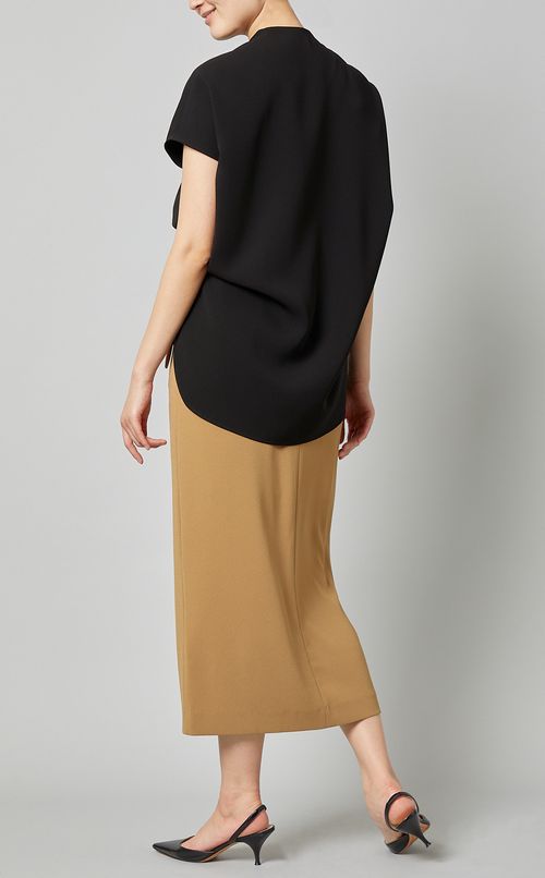 くるみボタンブラウス