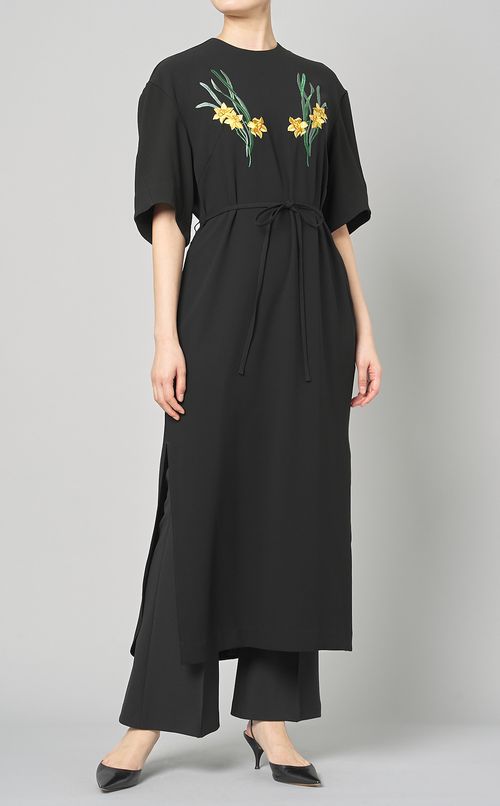 バックサテンエンブロイダリーワンピース