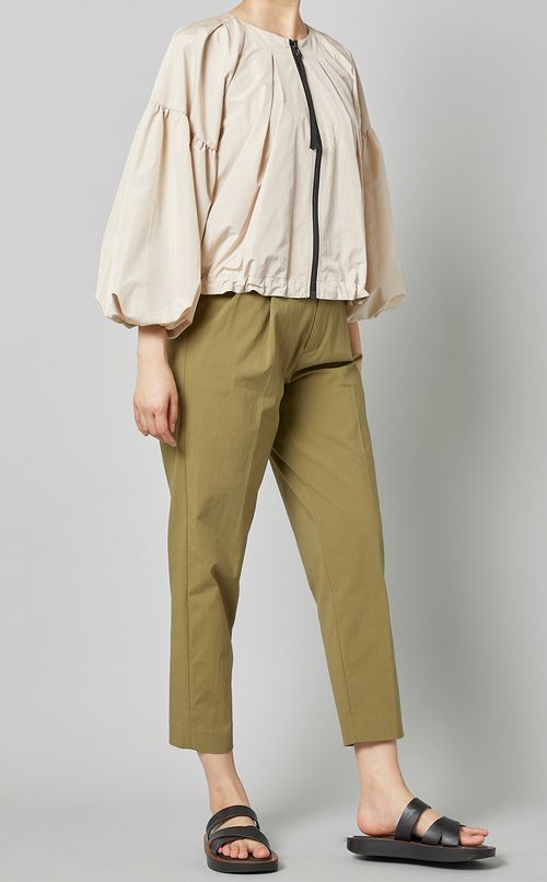 ボリュームギャザーノーカラーブルゾン