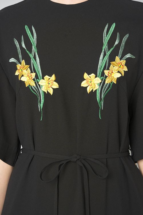 バックサテンエンブロイダリーワンピース