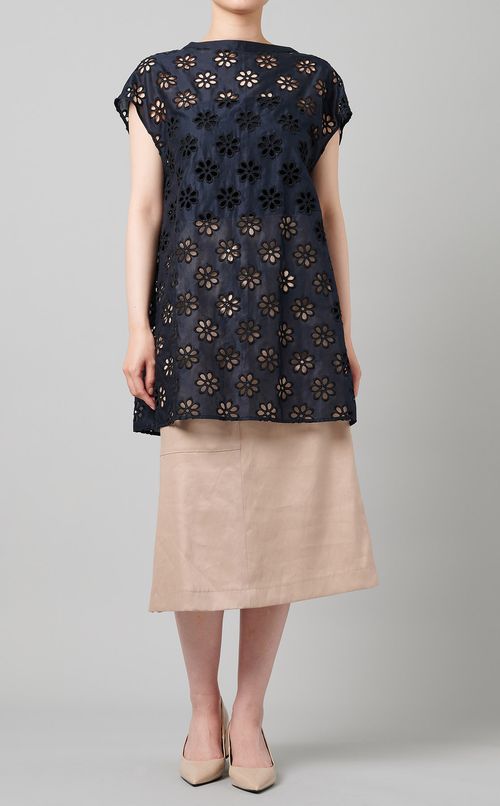 アイレットフラワーブラウス