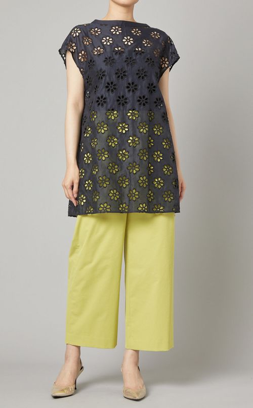 アイレットフラワーブラウス