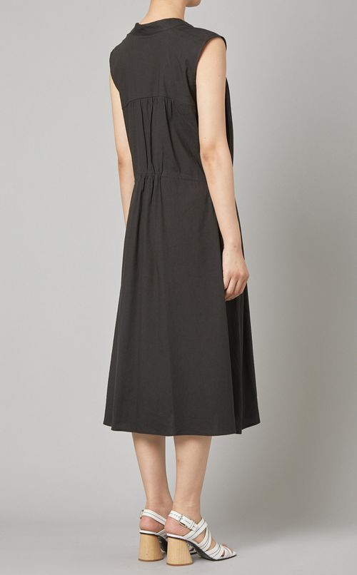 リネン混ノースリーブフレアワンピース
