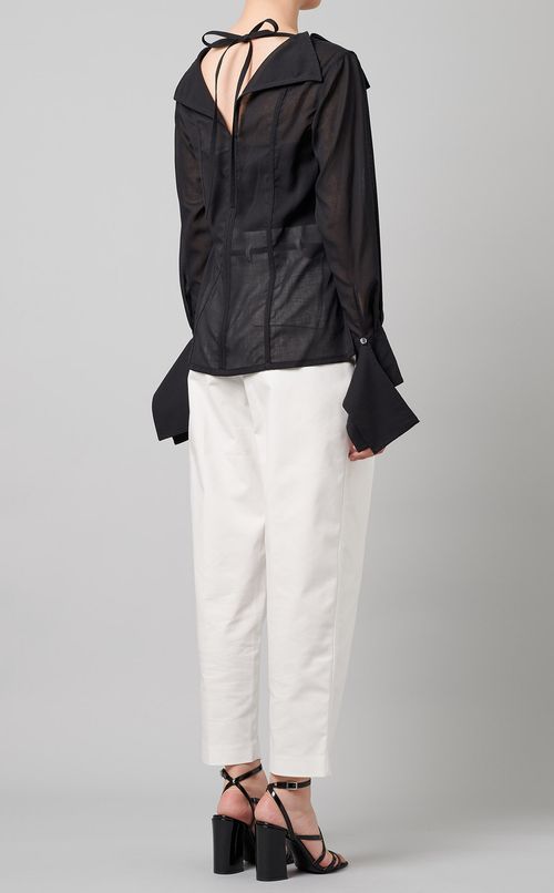 バックリボンVネックブラウス