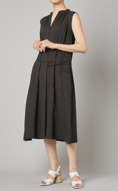 リネン混ノースリーブフレアワンピース