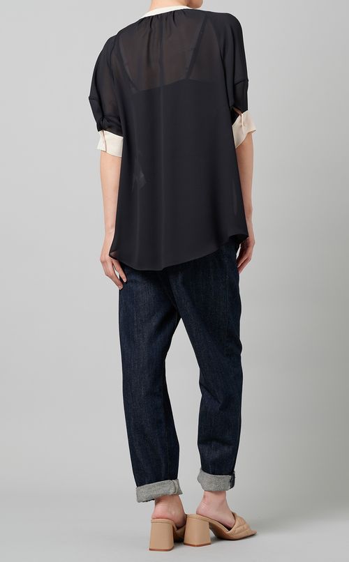 襟元ギャザーバイカラーブラウス