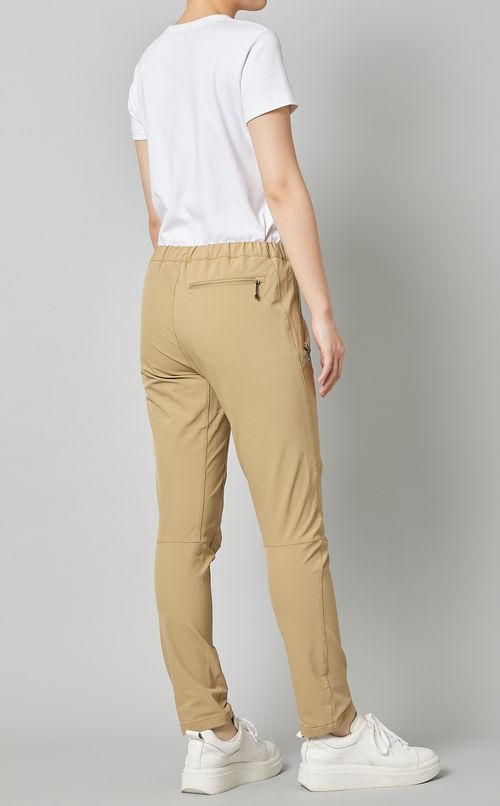 ストレッチテーパードパンツ