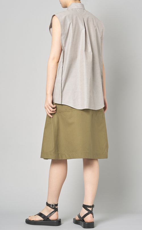スリーブレスAラインブラウス