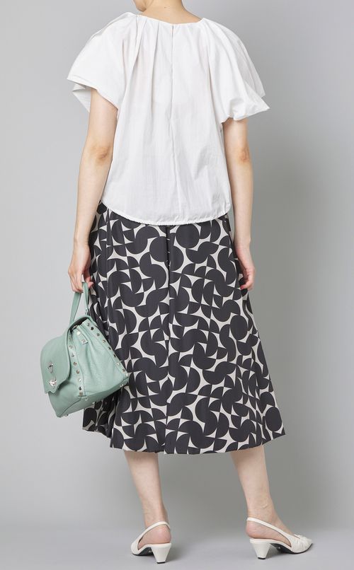 アシンメトリークロップドブラウス