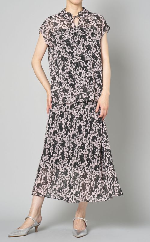 フラワープリントノースリーブブラウス