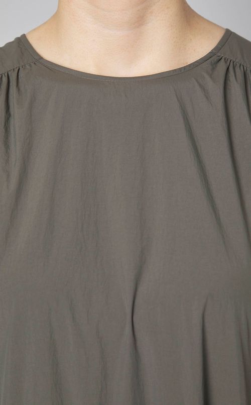 スリーブレスティアードワンピース