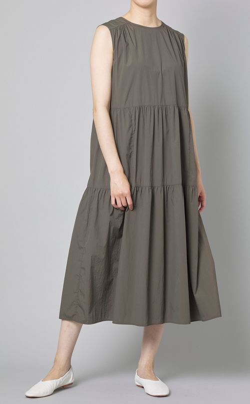 スリーブレスティアードワンピース