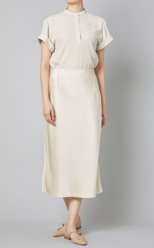 サテンミディスカート