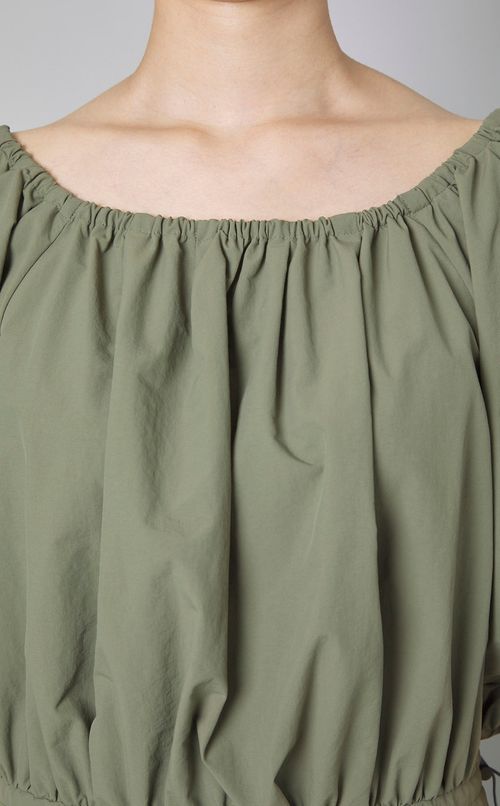 ギャザーオフショルダーワンピース