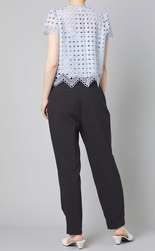 ツイストレースブラウス