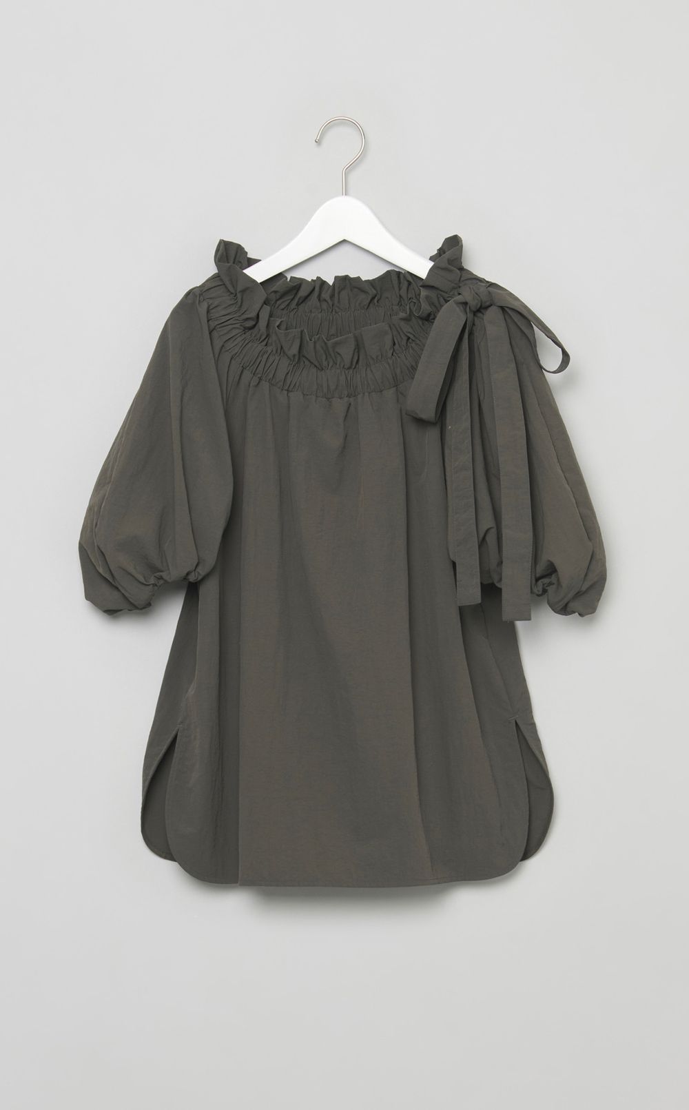 ナイロンオフショルブラウス