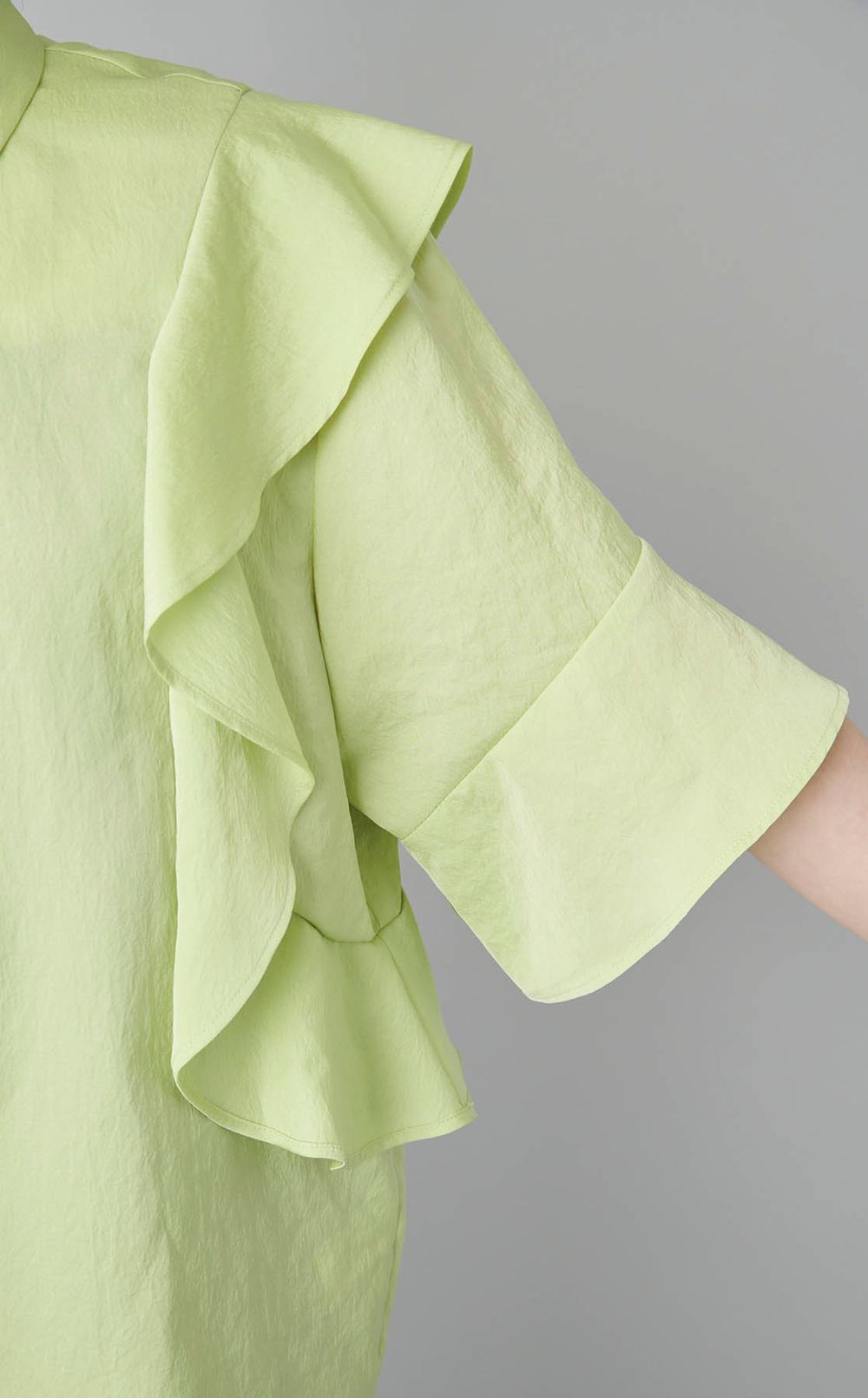 デザインフリルブラウス