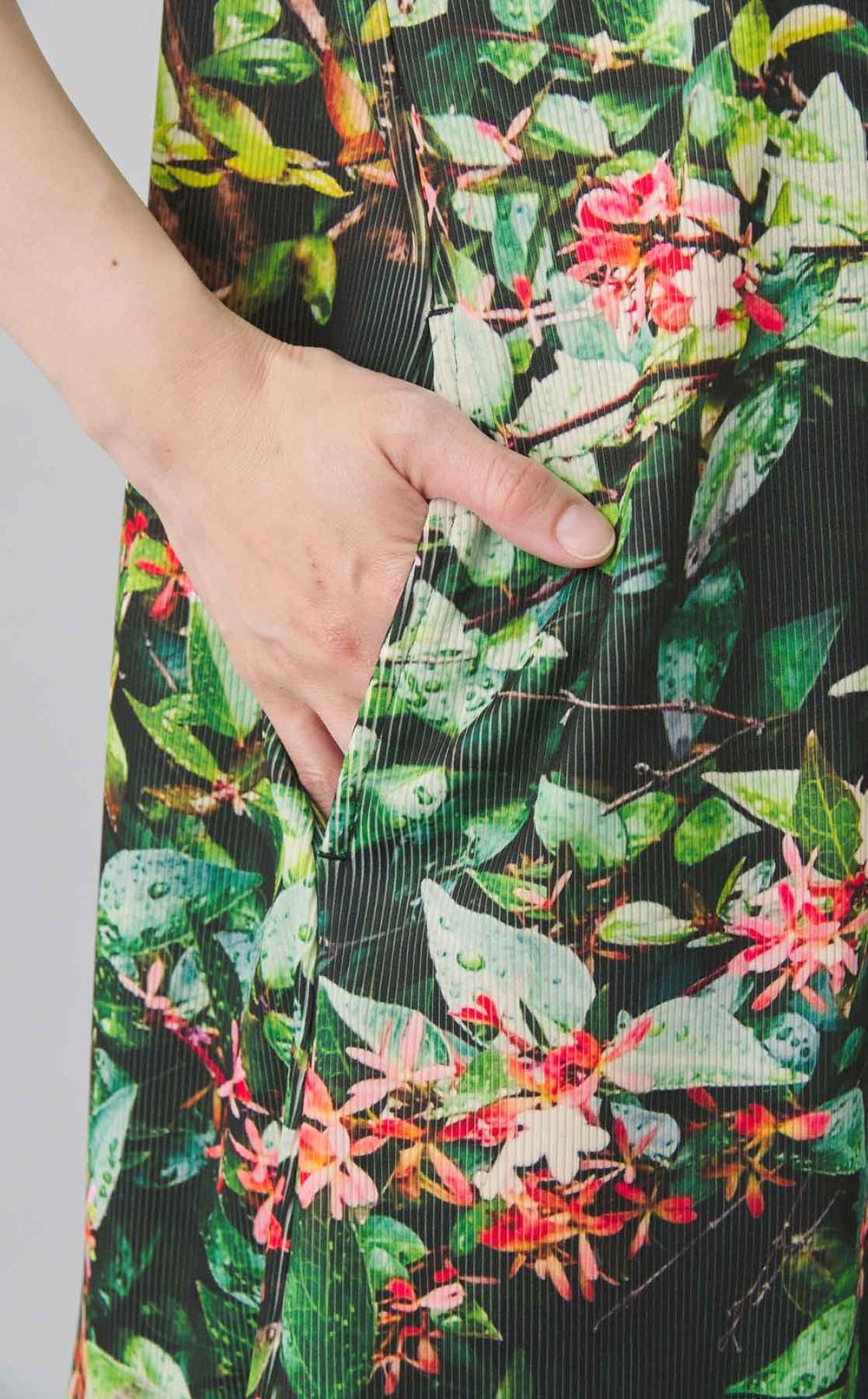 プリントノースリーブ切替ワンピース